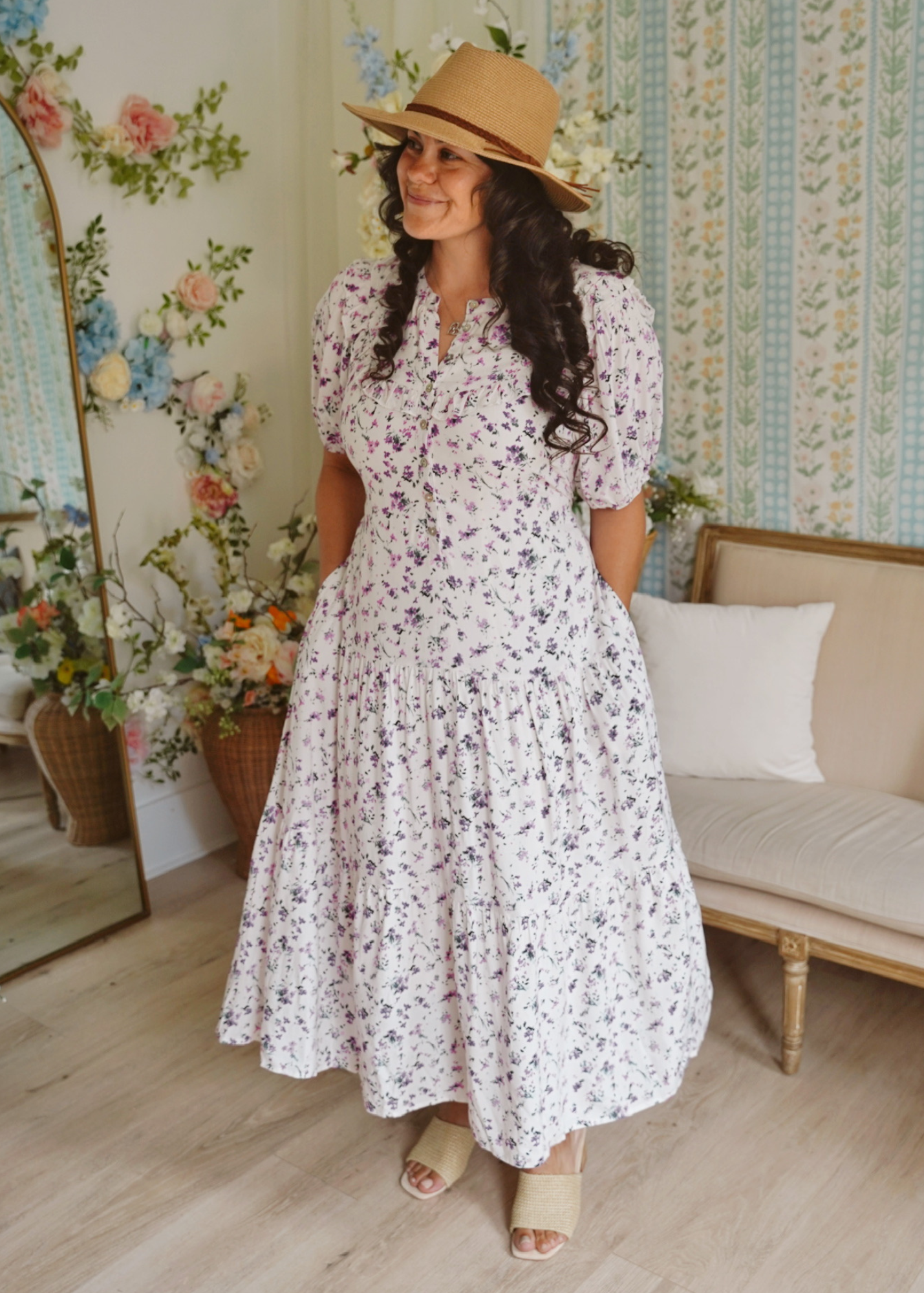 wildflower midi dress Dress- Purple – True2you Boutique Size:M /US 4 TheDress Auction: White-and-Gold Dress The skirt has an sleeveless gown